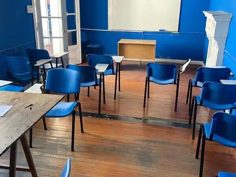 LOCAL EN LINIERS C/ OFICINAS Y ESPACIO AEREO APTO TODO RUBRO