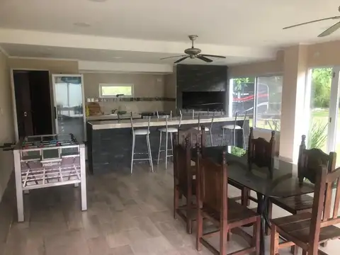 Quinta en venta - 5 Dormitorios 4 Baños - San Miguel Del Monte