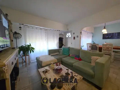 Casa en Alquiler con 3 cocheras