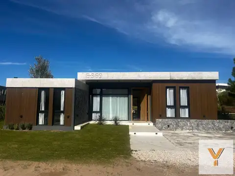 Casa en venta - 5 Dormitorios 5 Baños - Ecuestre