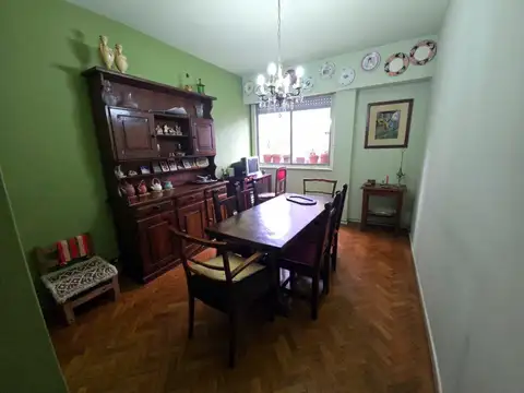 Hipólito Yrigoyen al 3400