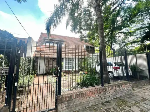 Chalet en dos plantas en muy buen estado y ubicación.