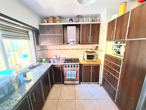 Chalet en dos plantas en muy buen estado y ubicación.