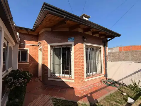 CASA EN VENTA 3 DORM Y COCHERA EN SAN LORENZO