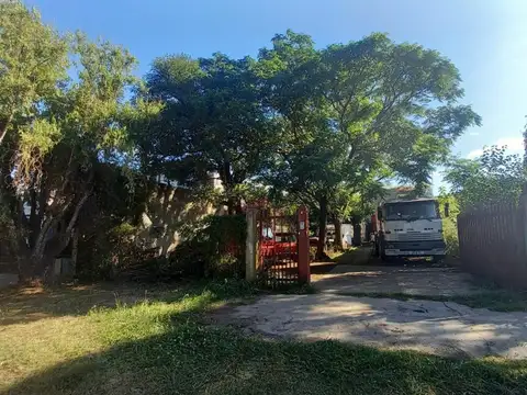 Lote con pequeña construcción