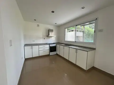 Casa 5 ambientes con 4 baños