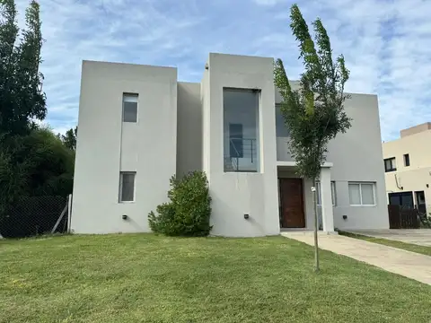 CASA A LA VENTA EN SAN MATIAS AREA 5