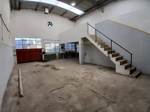 Galpón Industrial 360m² en San Andrés | Fuerza Motriz, 3 Oficinas, Seguridad y Vestuarios
