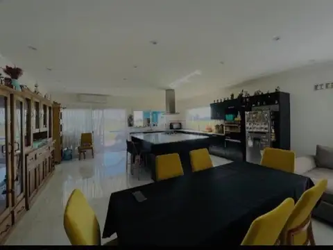 Casa 4 ambientes con 3 baños