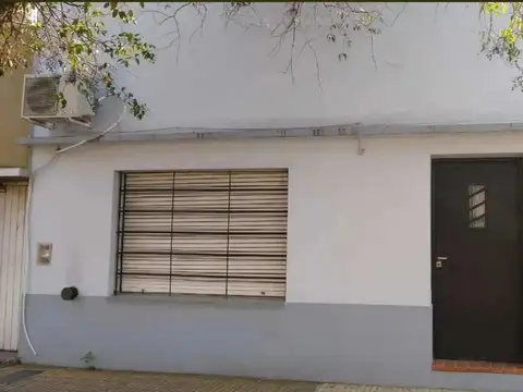 BANFIELD ESTE - VENTA  CASA EN MUY BUEN ESTADO