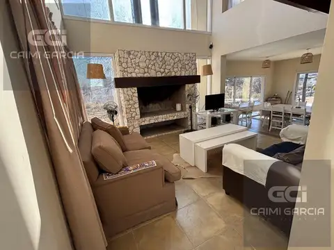 Casa 5 ambientes con 2 baños