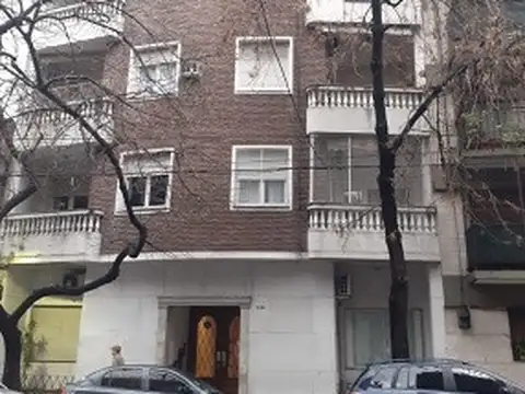 amplio 2 amb. con patio cubierto