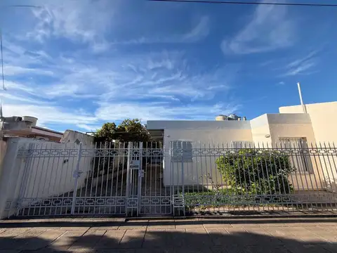 CASA EN VIAMONTE AL 2000