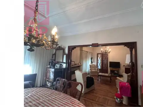 Casa 6 ambientes con 4 baños