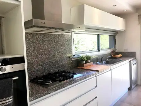 Casa en Alquiler en Fincas de Iraola II, USD 3.200