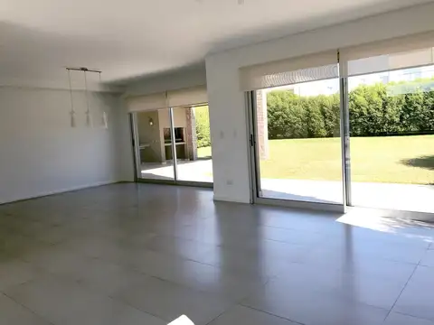 Casa en Alquiler de 4 dormitorios