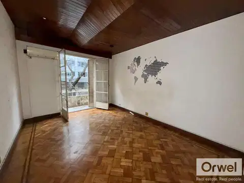 Departamento 2 ambientes con balcón al frente