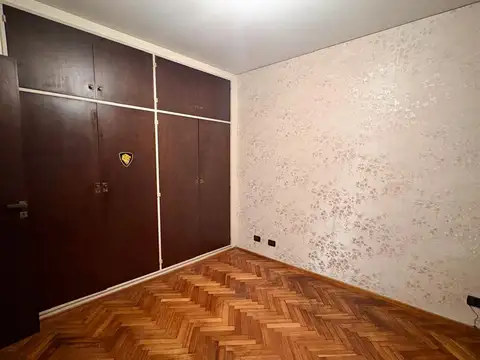 VENTA 4 AMBIENTES CON DEPENDENCIA COCHERA Y BAULERA  EN BARRACAS