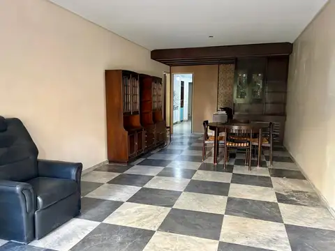 VENTA 4 AMBIENTES CON DEPENDENCIA COCHERA Y BAULERA  EN BARRACAS