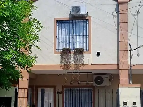 VENTA TRIPLEX 4 O 5 AMBIENTES CON PATIO SIN EXPENSAS MUÑIZ