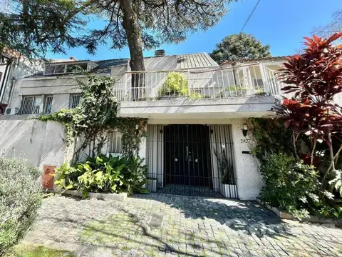 Casa en Mart.-Vias/Libert. - 6 ambientes con Pileta y Jardin - en Venta - San Isidro