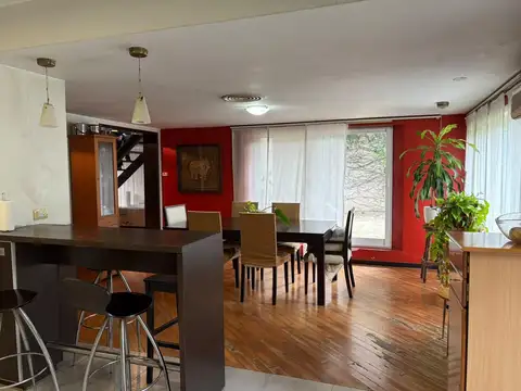 Casa 6 ambientes con 5 baños