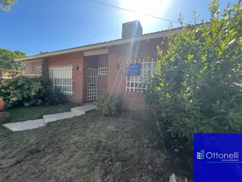 Casa en venta c/ cochera en Costa Azul