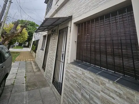 LINDO Y LUMINOSO PH 2 AMB EN 1° PISO CARAPACHAY