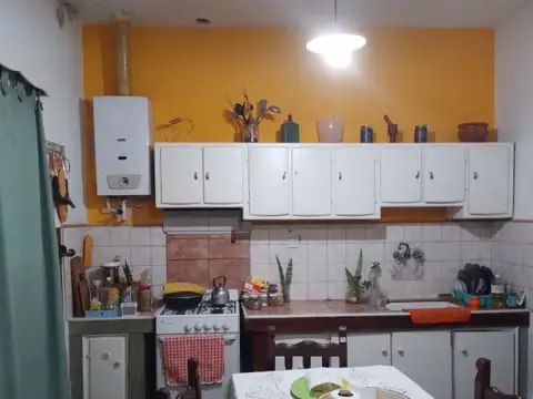 Casa en San Lorenzo, pileta, garaje, amplio patio