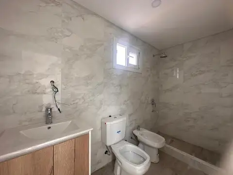 DUPLEX TIPO CASA CON JARDIN GALERIA Y PARRILLA PILAR