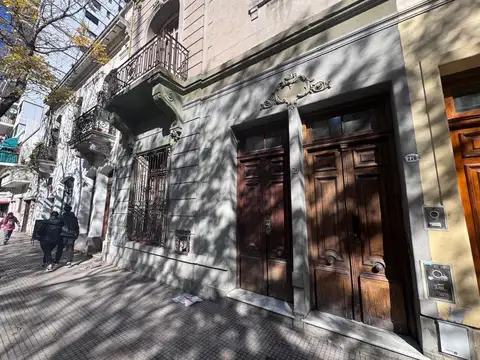 Ciudad de la Paz al 700, Colegiales