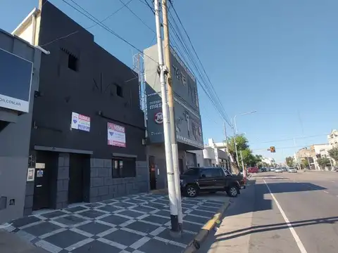 LOCAL COMERCIAL SOBRE AVENIDA AVELLANEDA
