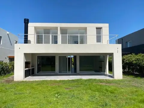Casa en Alquiler de 4 dormitorios