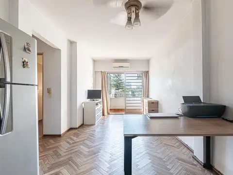 Venta de Excelente Departamento 3 Ambientes con Balcon y Cochera en San Isidro