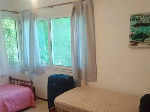Casa en Alquiler con 2 cocheras