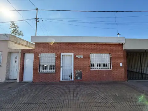 CASA EN VENTA EN PERGAMINO CON PATIO