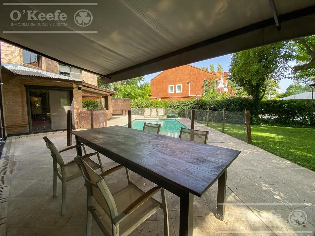 Casa - 376  m² Cubierta | 3 dormitorios | 15 años | 3 baños | 6 ambientes | 2 cocheras