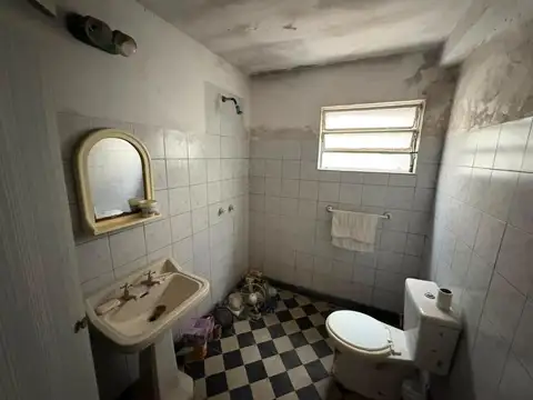 Casa en venta a refaccionar en Campana