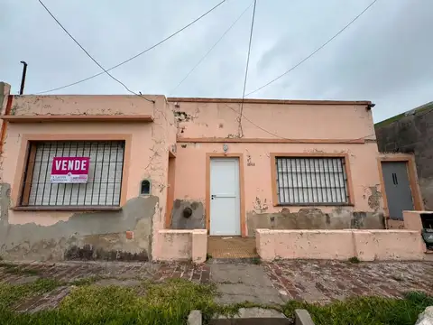 Casa en venta a refaccionar en Campana