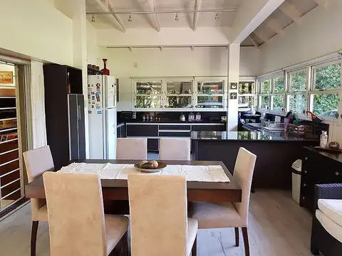 Casa de 5 ambientes en venta en Country El Rodal. Esteban Echeverría.