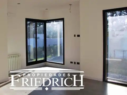 Casa 5 ambientes con 4 baños