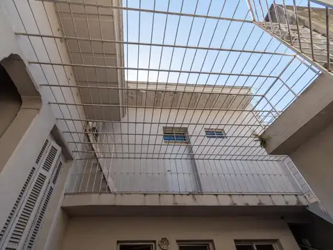 Oficina 4 ambientes con 2 baños