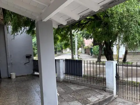 Casa en Alquiler en Luis Guillon, $ 800.000