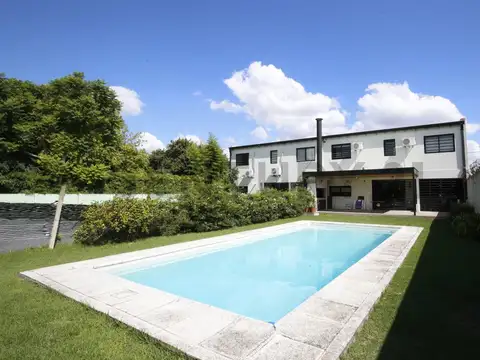 CASA DE 4 DORMITORIOS EN VENTA EN CITY BELL - APTA BANCO