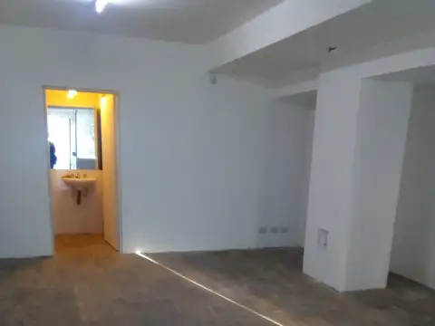 Local en Venta Via Púb.