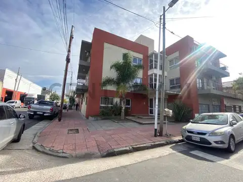 Charlone 800, Piso 0