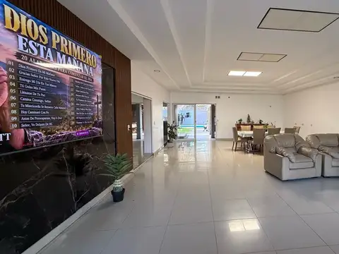 Casa 6 ambientes con 2 baños