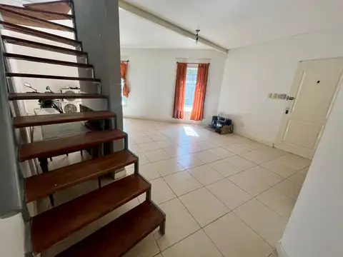 Depto Tipo Casa en Venta 8 años