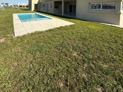 Casa en Alquiler en La Magdalena, USD 1.700