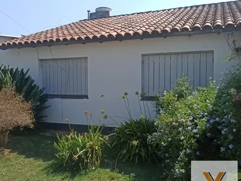 Casa en venta - 4 Dormitorios 3 Baños 1 Cochera - 456Mts2 - Pergamino